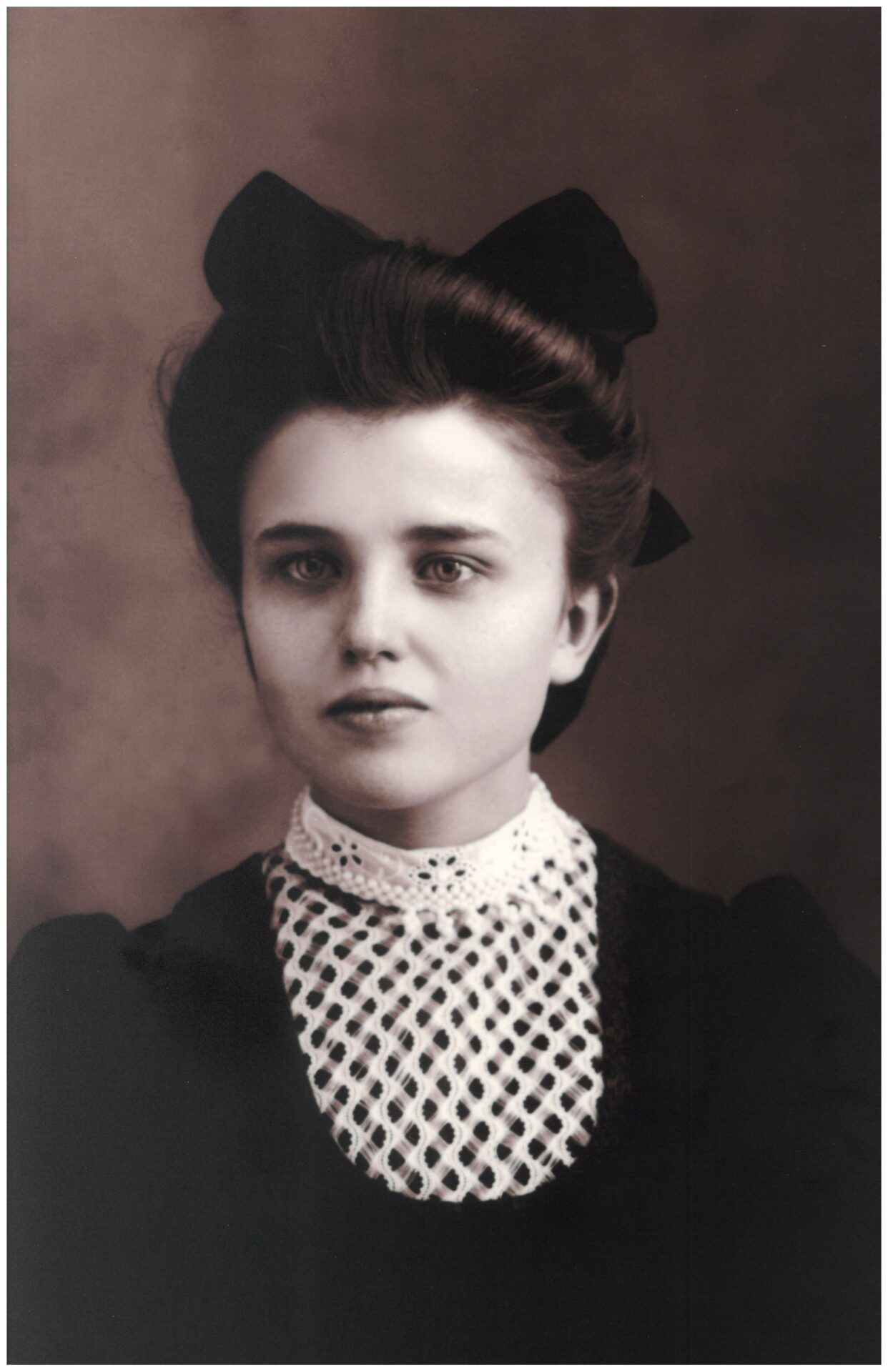 Portrait de Marie-Alice Dumont âgée d'environ 15 ans.